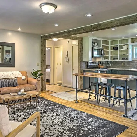Quiet Country Home In Ava With Chic Interior!